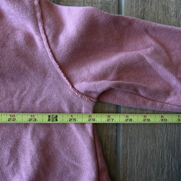 Urban Outfitters Women’s Pink Cropped Sweater Size XS - Picture 3 of 5